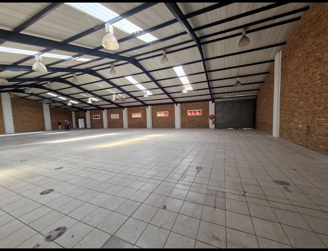 900M² RETAIL TO LET IN BARDENE